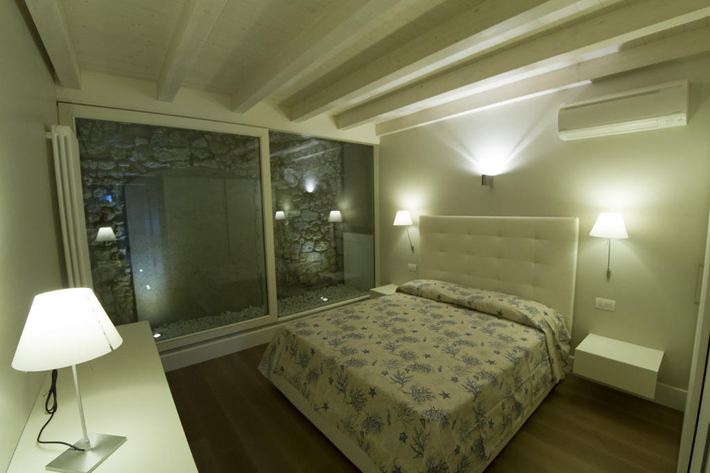 La Casa Del Porto Διαμέρισμα Lovere Δωμάτιο φωτογραφία
